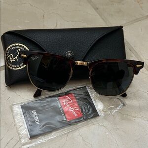 Ray-Ban Women’s tortoise Sunglasses with Black Case